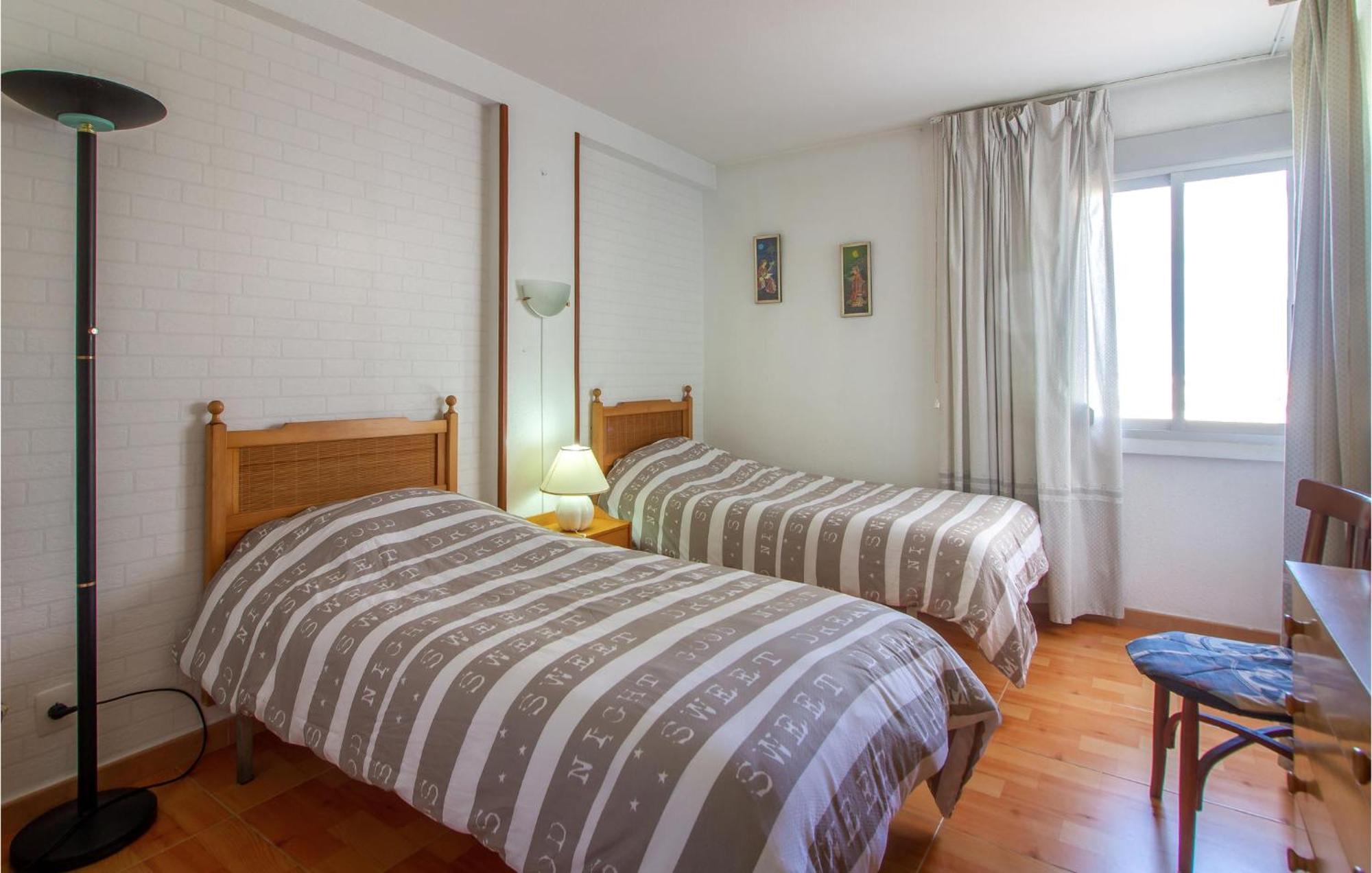 Stunning Apartment In Gandia With Kitchen Екстериор снимка