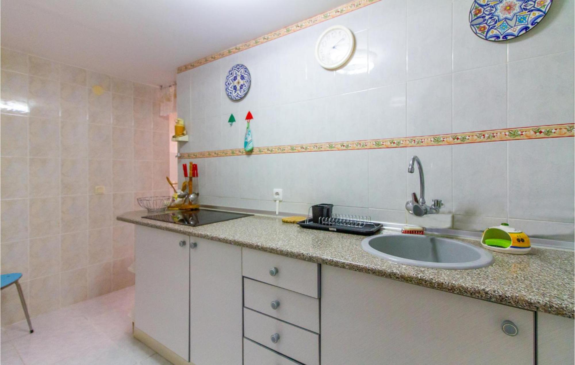 Stunning Apartment In Gandia With Kitchen Екстериор снимка