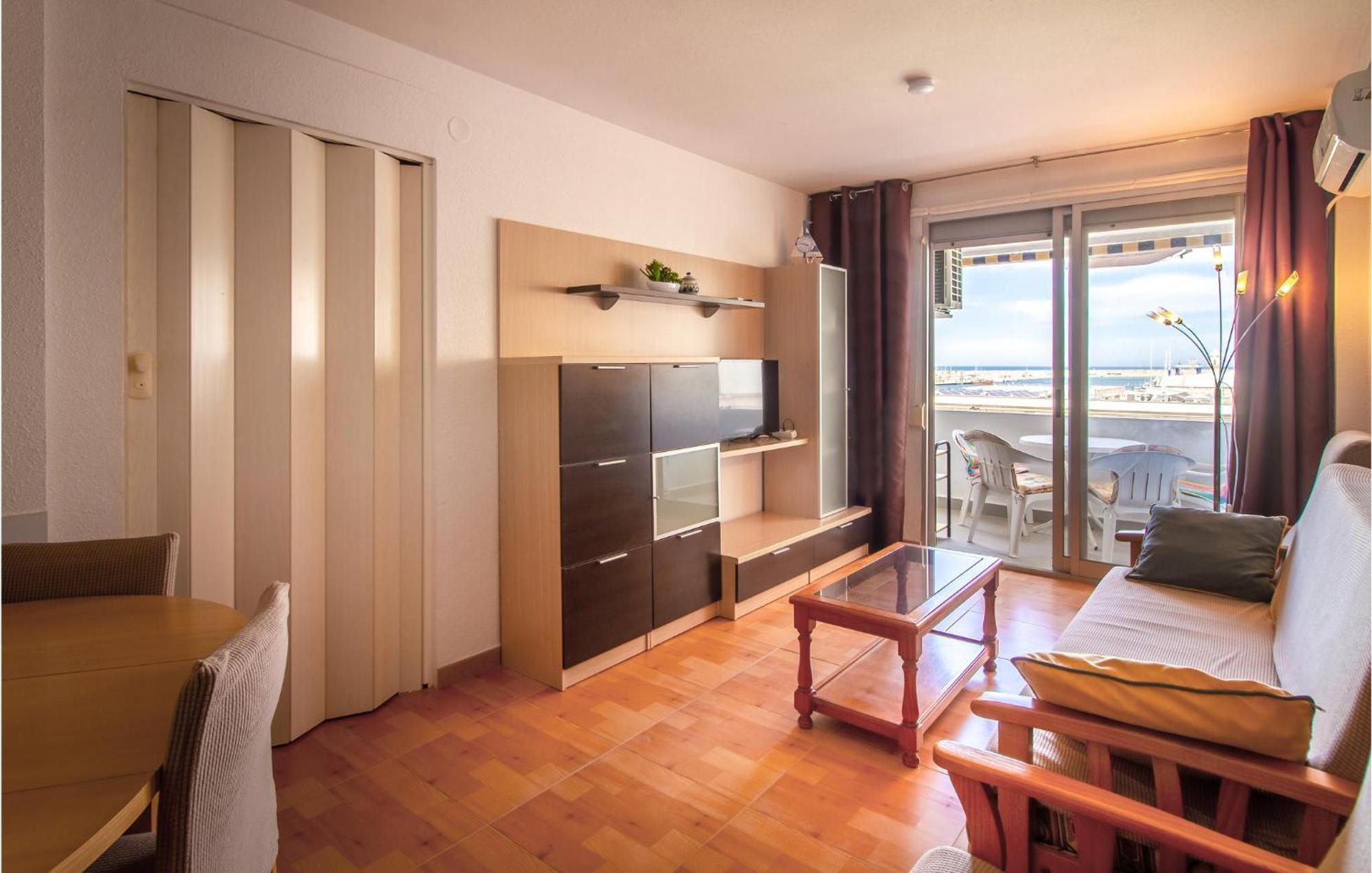Stunning Apartment In Gandia With Kitchen Екстериор снимка